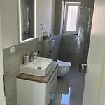 Neubau 4 111 Quadratmeter Inklusive Kueche Grosse Balkonterasse 2x Bad Auto Parkplatz Citynah